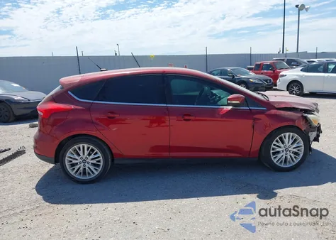 2016 Ford Focus Titanium z USA, uszkodzony, nr VIN 1FADP3N27GL256143
